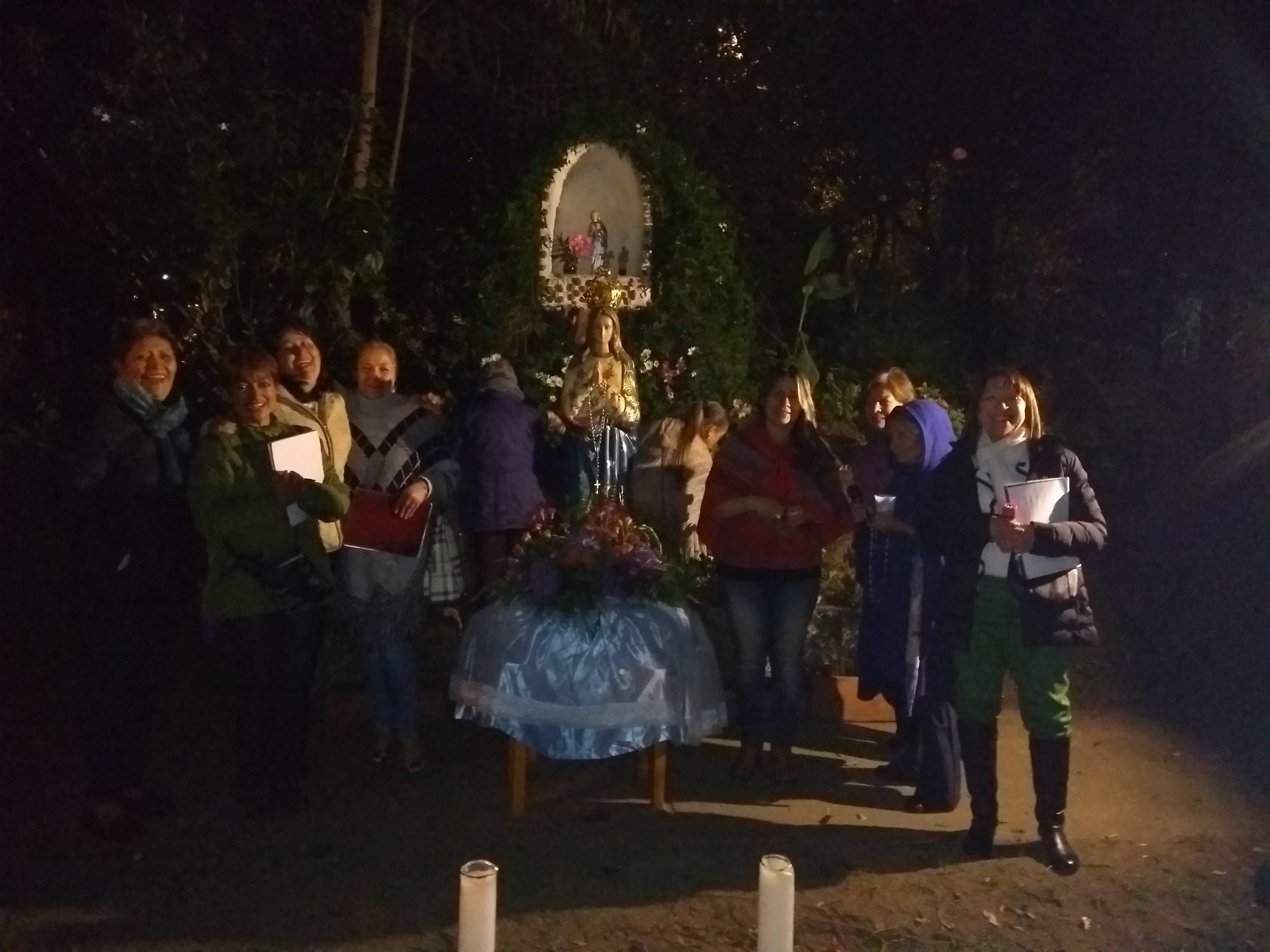 Rosario al Parque miembros de la Escuela de Animadores de la Evangelización.